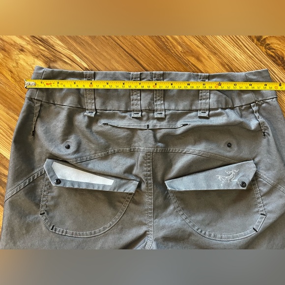 Arc’teryx women’s pants, A2B Commuter. - Picture 5 of 6